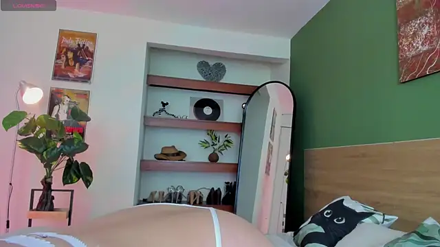 Snapshot of iriiina_veneno chatting on May 10, 3:12 am iriiina veneno online show from May 10, 3:12 am