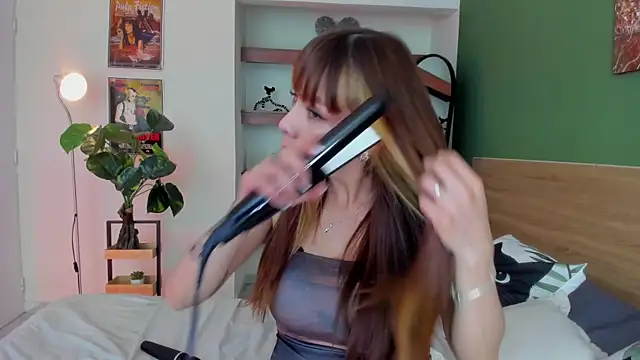 Snapshot of iriiina_veneno chatting on May 15, 5:31 pm iriiina veneno online show from May 15, 5:31 pm