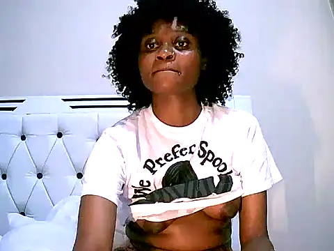 Snapshot of Candy_Ljaay chatting on January 21, 9:04 pm Candy Ljaay online show from January 21, 9:04 pm