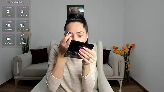 Snapshot of Emmapmg chatting on February 4, 9:17 am Emmapmg online show from February 4, 9:17 am