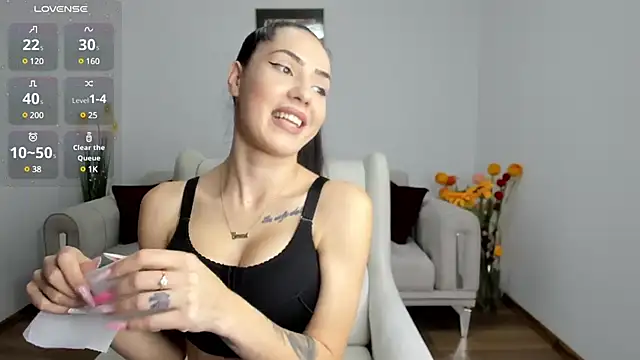 Snapshot of Emmapmg chatting on February 4, 12:22 pm Emmapmg online show from February 4, 12:22 pm
