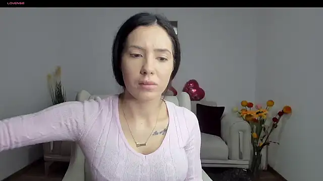 Snapshot of Emmapmg chatting on February 22, 1:57 pm Emmapmg online show from February 22, 1:57 pm
