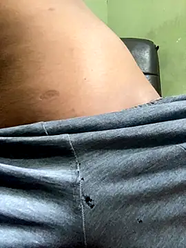 Snapshot of hottbooyy chatting on December 4, 8:23 am hottbooyy online show from December 4, 8:23 am