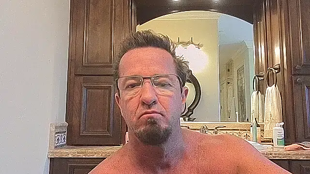 Snapshot of sluttydylan chatting on November 24, 7:46 pm sluttydylan online show from November 24, 7:46 pm