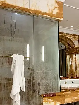 Snapshot of sluttydylan chatting on January 6, 1:31 am sluttydylan online show from January 6, 1:31 am