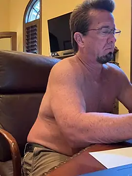 Snapshot of sluttydylan chatting on February 2, 6:39 pm sluttydylan online show from February 2, 6:39 pm