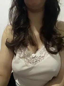 Snapshot of farah-36 chatting on May 15, 12:50 am farah-36 online show from May 15, 12:50 am