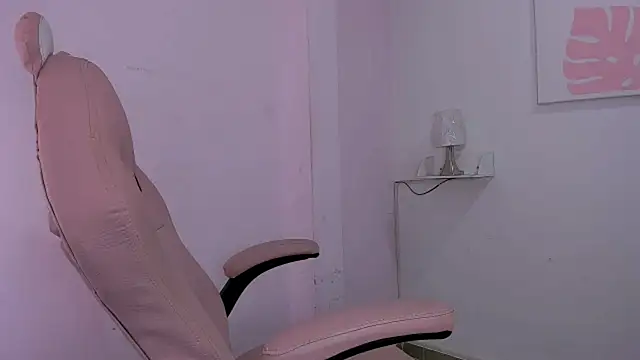 Snapshot of Evelin_shy chatting on March 12, 2:50 am Evelin shy online show from March 12, 2:50 am