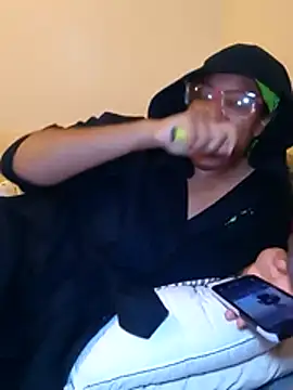 Snapshot of madamsensuale chatting on December 31, 11:28 pm madamsensuale online show from December 31, 11:28 pm