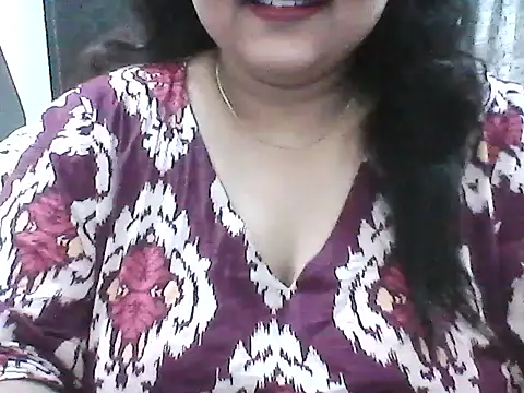 smile pretty online show from July 27, 7:10 pm