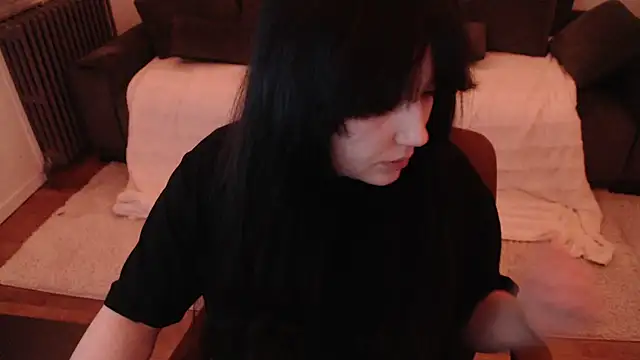 Snapshot of Lynylou chatting on December 1, 5:46 pm Lynylou online show from December 1, 5:46 pm