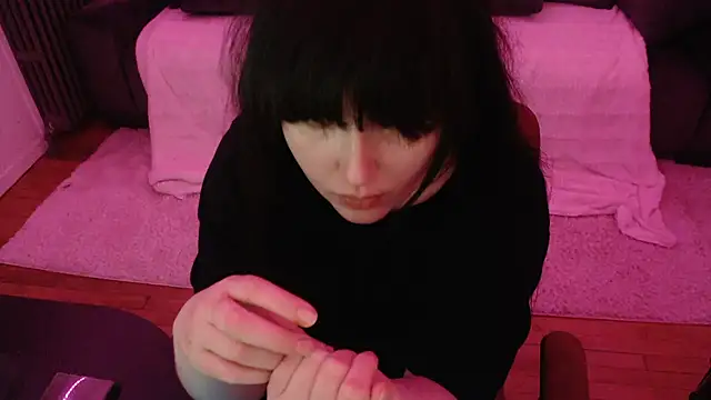 Snapshot of Lynylou chatting on December 1, 8:53 pm Lynylou online show from December 1, 8:53 pm