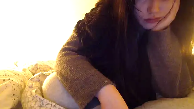 Snapshot of Lynylou chatting on December 3, 8:05 am Lynylou online show from December 3, 8:05 am