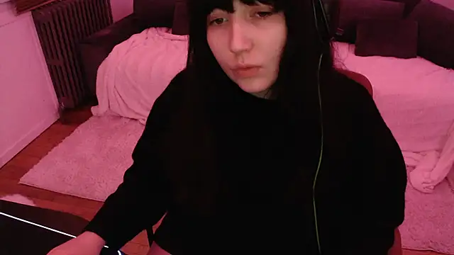 Snapshot of Lynylou chatting on December 25, 3:18 am Lynylou online show from December 25, 3:18 am