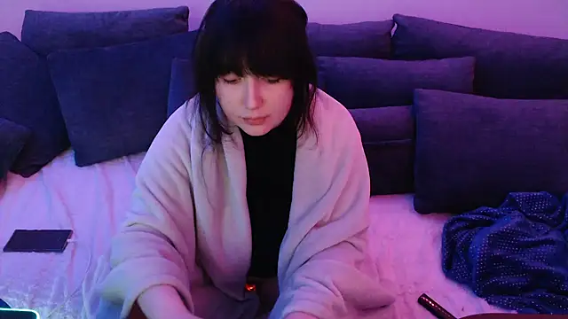 Snapshot of Lynylou chatting on January 6, 11:42 pm Lynylou online show from January 6, 11:42 pm