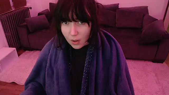 Snapshot of Lynylou chatting on January 12, 2:35 am Lynylou online show from January 12, 2:35 am