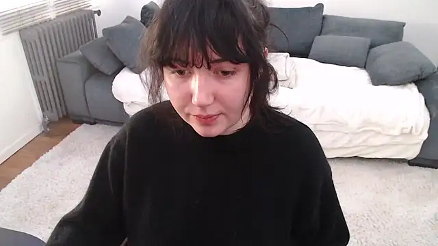 Snapshot of Lynylou chatting on February 23, 8:17 am Lynylou online show from February 23, 8:17 am