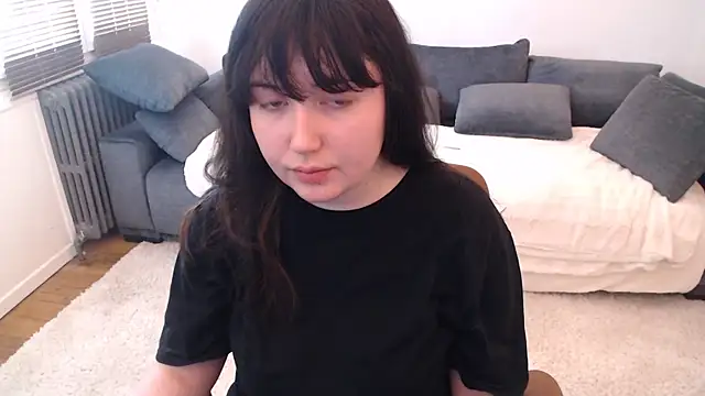Snapshot of Lynylou chatting on February 27, 11:41 am Lynylou online show from February 27, 11:41 am
