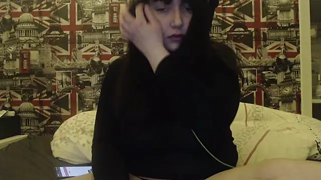 Snapshot of Lynylou chatting on February 11, 10:59 pm Lynylou online show from February 11, 10:59 pm