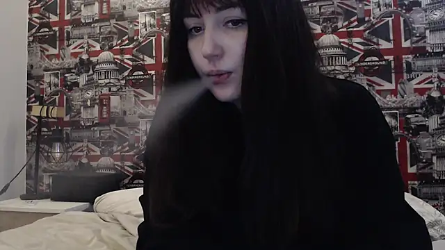 Snapshot of Lynylou chatting on February 23, 7:44 pm Lynylou online show from February 23, 7:44 pm