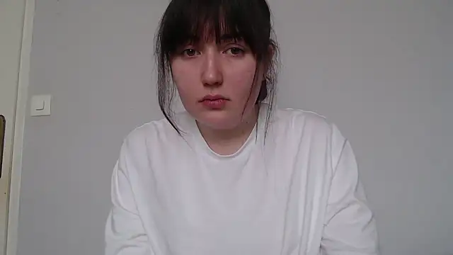 Snapshot of Lynylou chatting on March 10, 2:44 pm Lynylou online show from March 10, 2:44 pm