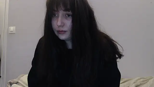 Snapshot of Lynylou chatting on April 3, 6:28 pm Lynylou online show from April 3, 6:28 pm