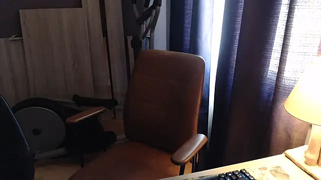 Snapshot of Lynylou chatting on April 10, 2:00 pm Lynylou online show from April 10, 2:00 pm