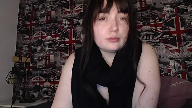 Snapshot of Lynylou chatting on April 11, 10:47 pm Lynylou online show from April 11, 10:47 pm