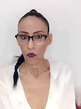 Snapshot of BarbaraMature chatting on April 13, 4:12 pm BarbaraMature online show from April 13, 4:12 pm