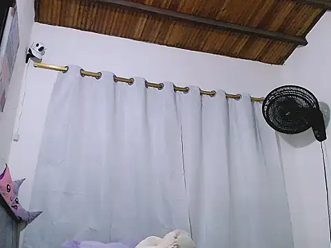 Snapshot of tifany19_ chatting on November 21, 1:26 am tifany19 online show from November 21, 1:26 am