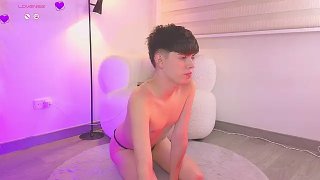 Snapshot of sebbyrose chatting on December 13, 2:43 am sebbyrose online show from December 13, 2:43 am
