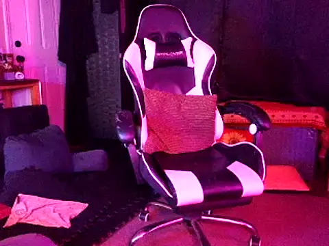 Snapshot of bigshh8 chatting on March 7, 4:57 am bigshh8 online show from March 7, 4:57 am