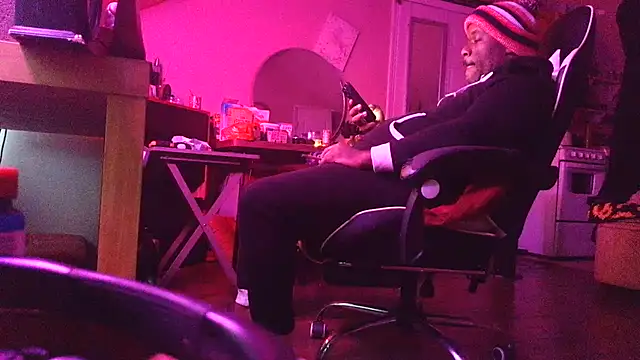 bigshh8 online show from December 4, 3:21 pm