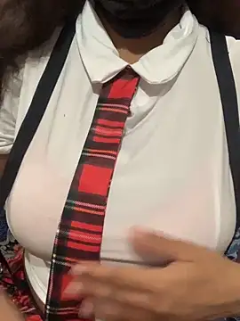 hottiess69 online show from October 5, 4:49 pm