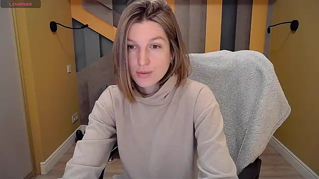 Snapshot of EmilyWalkeri chatting on December 18, 7:47 am EmilyWalkeri online show from December 18, 7:47 am