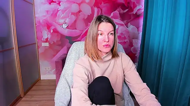 Snapshot of EmilyWalkeri chatting on February 9, 7:05 am EmilyWalkeri online show from February 9, 7:05 am