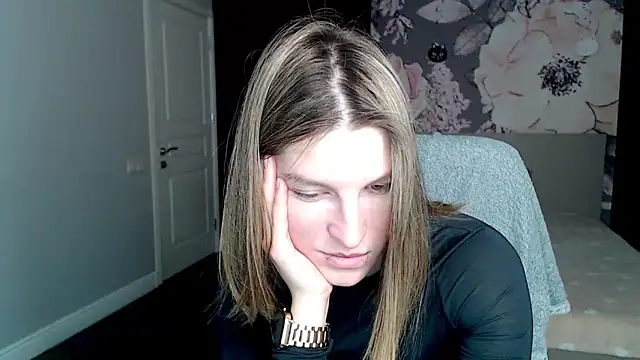 Snapshot of EmilyWalkeri chatting on February 12, 7:44 am EmilyWalkeri online show from February 12, 7:44 am