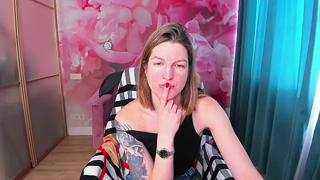 Snapshot of EmilyWalkeri chatting on February 23, 6:49 am EmilyWalkeri online show from February 23, 6:49 am