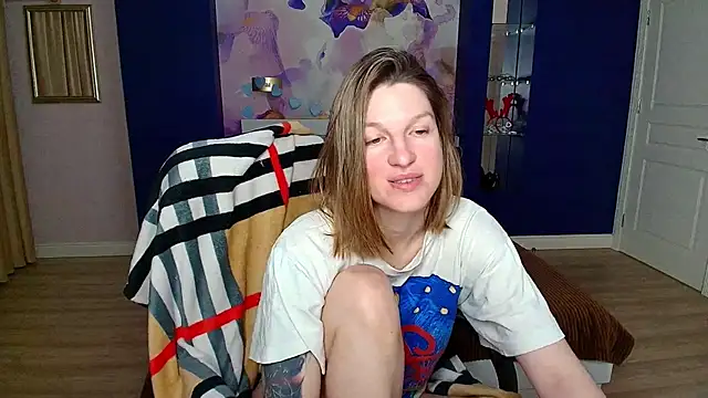 Snapshot of EmilyWalkeri chatting on March 8, 1:06 am EmilyWalkeri online show from March 8, 1:06 am