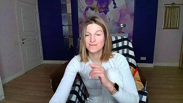 Snapshot of EmilyWalkeri chatting on March 15, 1:52 am EmilyWalkeri online show from March 15, 1:52 am