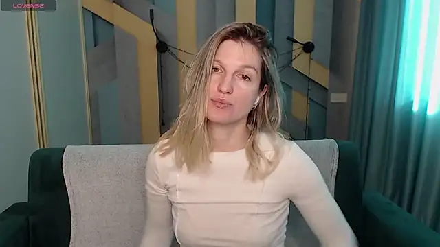 EmilyWalkeri online show from February 9, 7:56 am