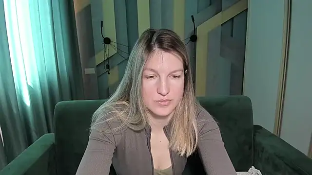 Snapshot of EmilyWalkeri chatting on April 24, 7:11 am EmilyWalkeri online show from April 24, 7:11 am