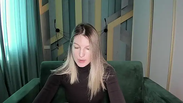 Snapshot of EmilyWalkeri chatting on April 28, 6:40 am EmilyWalkeri online show from April 28, 6:40 am
