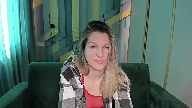 Snapshot of EmilyWalkeri chatting on April 30, 7:25 am EmilyWalkeri online show from April 30, 7:25 am
