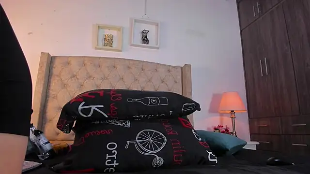 allisson m online show from November 28, 12:08 pm