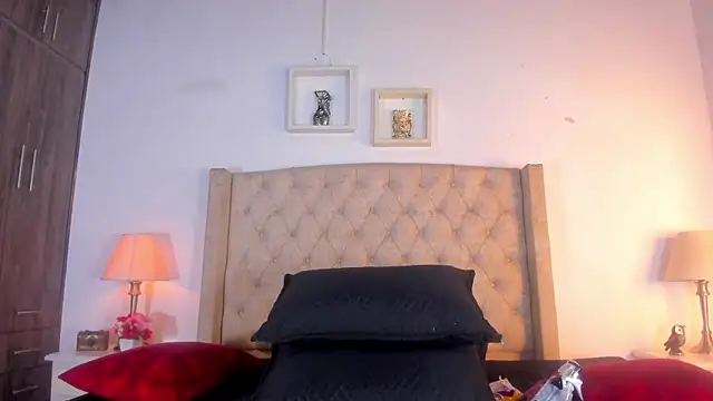 allisson m online show from December 19, 12:12 pm