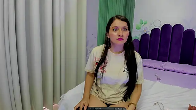 Snapshot of Emelyross_ chatting on February 22, 6:08 pm Emelyross online show from February 22, 6:08 pm