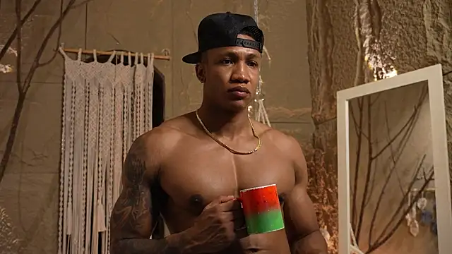 Snapshot of Logan_Varela chatting on September 19, 11:22 am Logan Varela online show from September 19, 11:22 am