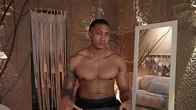 Snapshot of Logan_Varela chatting on September 20, 10:49 am Logan Varela online show from September 20, 10:49 am