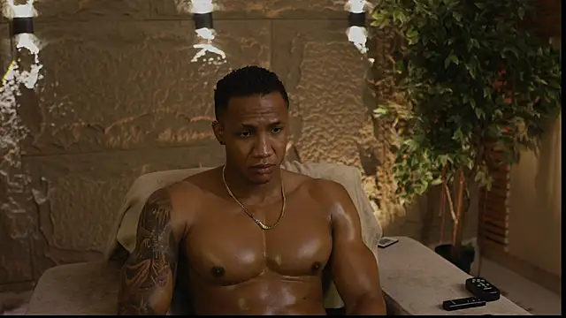 Snapshot of Logan_Varela chatting on October 1, 1:39 pm Logan Varela online show from October 1, 1:39 pm